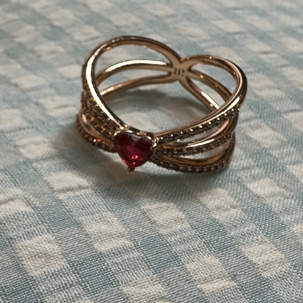 Red Heart Ring - Picture 4 of 4